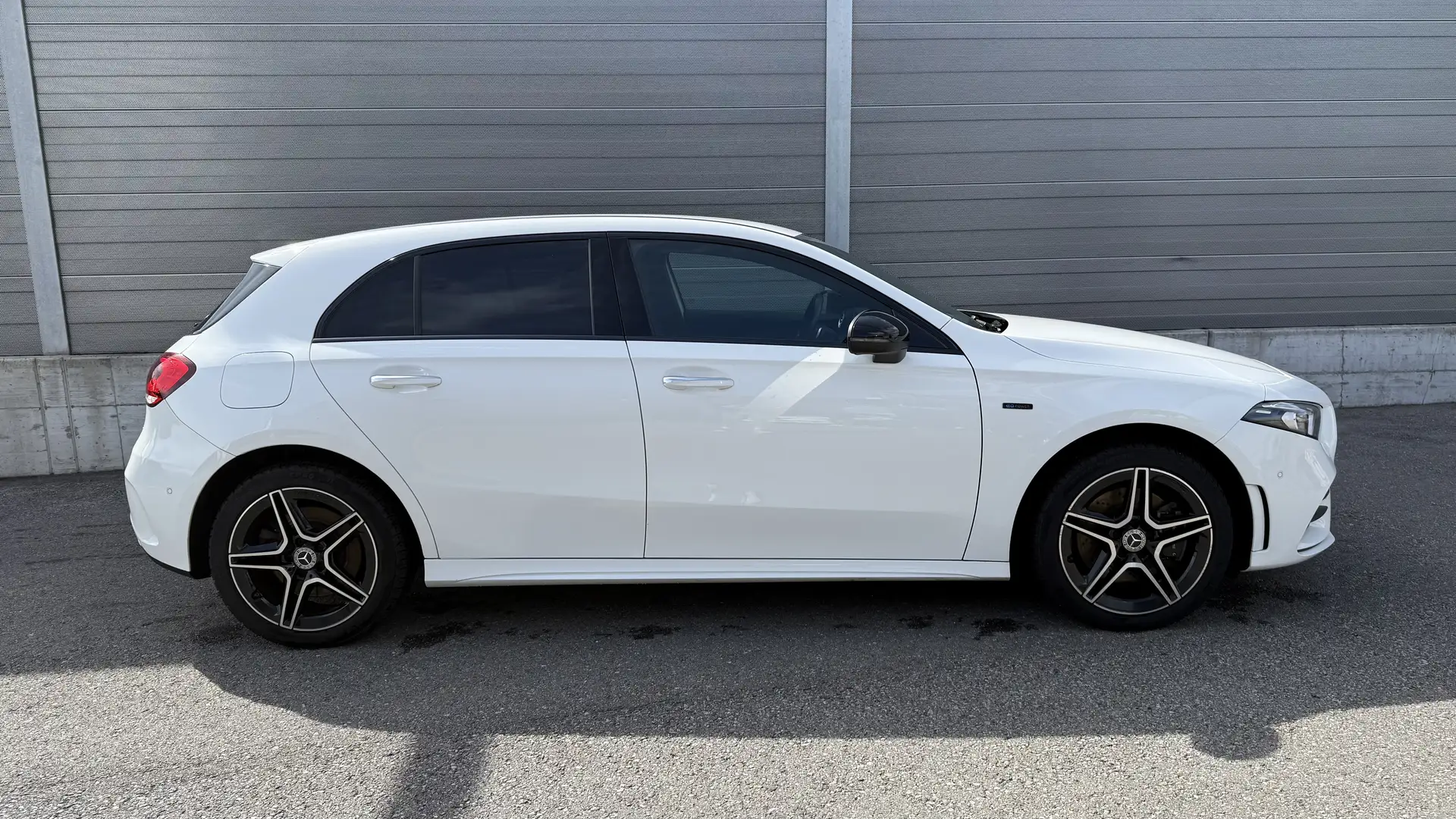 Mercedes-Benz A 250 e PHEV Aut. / AMG-Line / BEAM  / Premium - 2