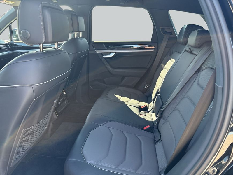 Volkswagen Touareg 3.0 TDI Tip. R-Line Black Style AHK/Matrix — photo 11