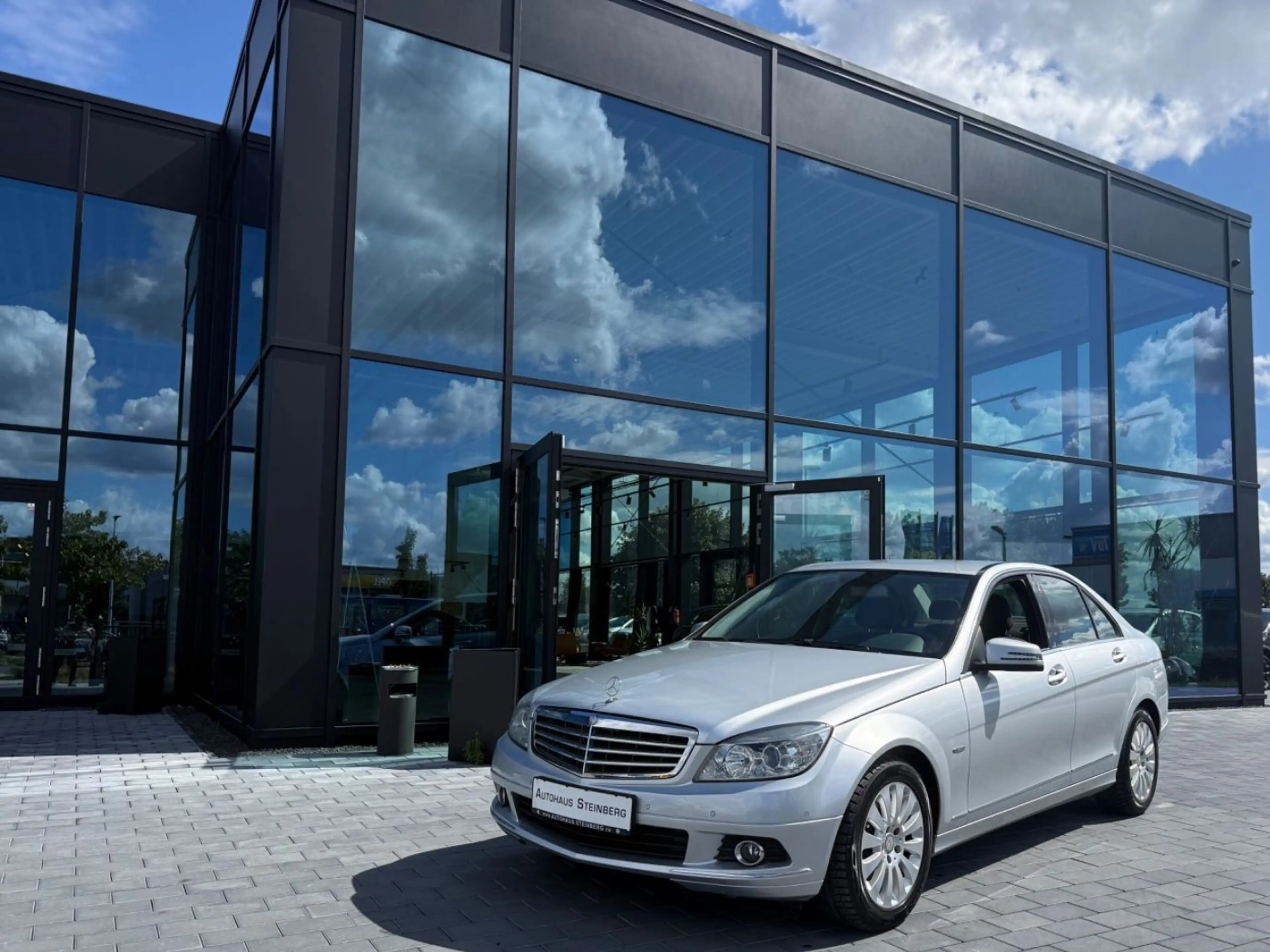 Mercedes-Benz C 200 AUTOMATIK+NAVI+SHZ+TEMPOMAT+PDC C 200 C Li