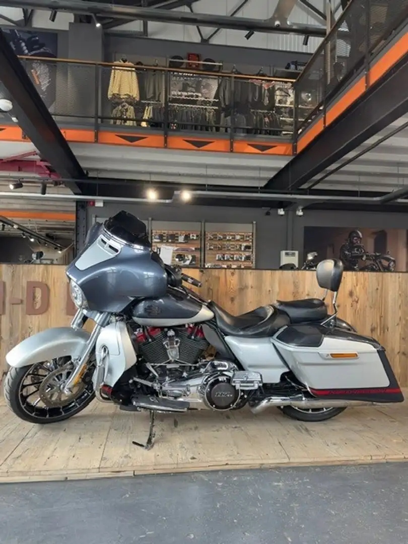 Harley-Davidson Street Glide CVO 117 TOURING Gris - 2