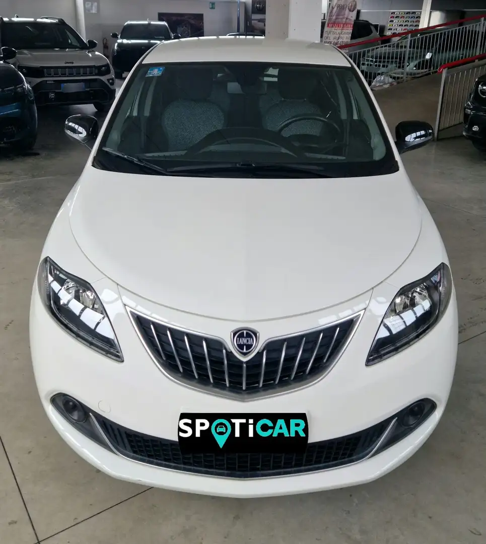 Lancia Ypsilon Ypsilon 1.0 firefly hybrid Silver s&s 70cv Bianco - 2