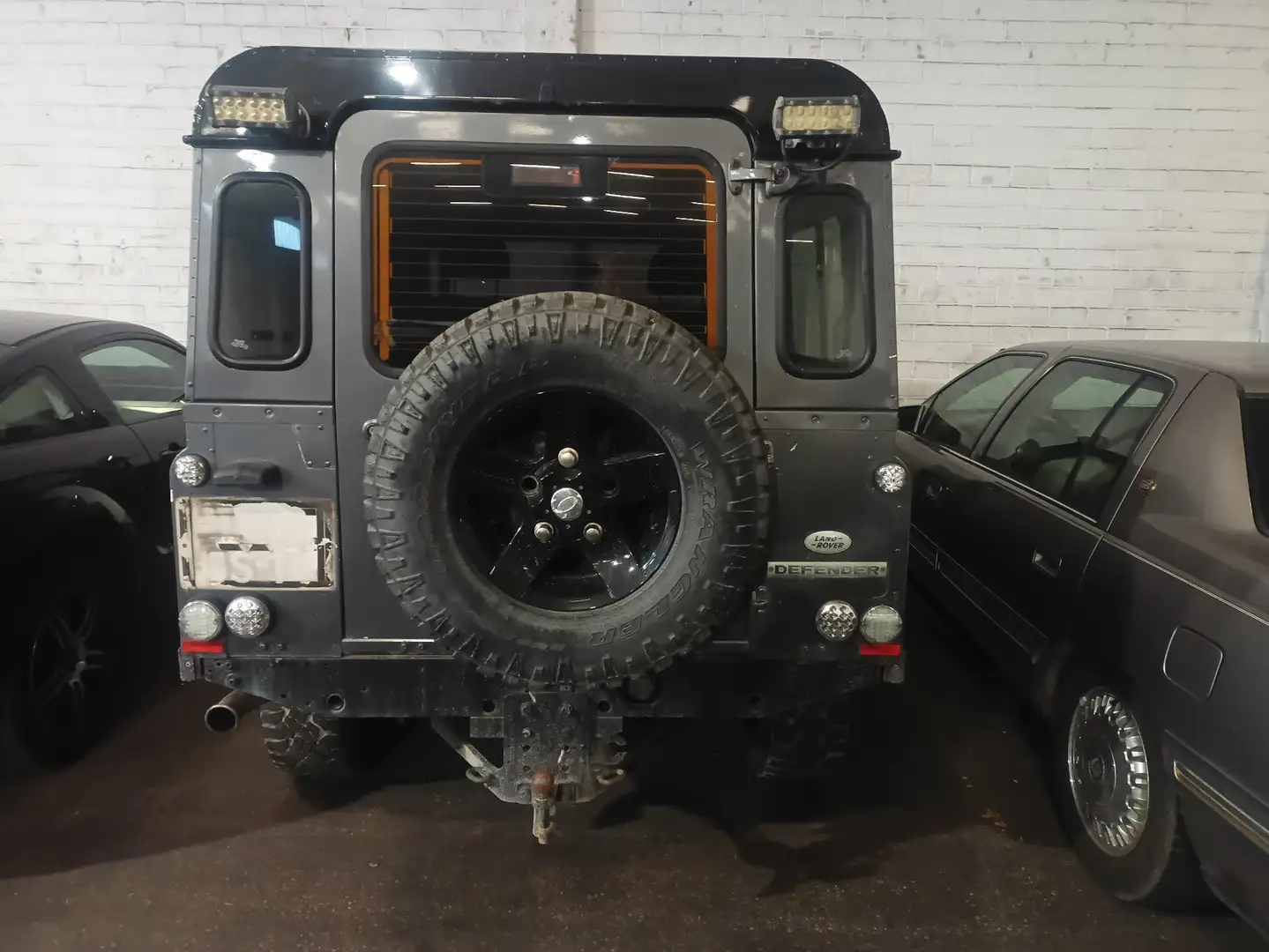 Land Rover Defender 90 Station Wagon SE Сірий - 2