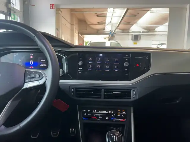 Volkswagen Polo view 12