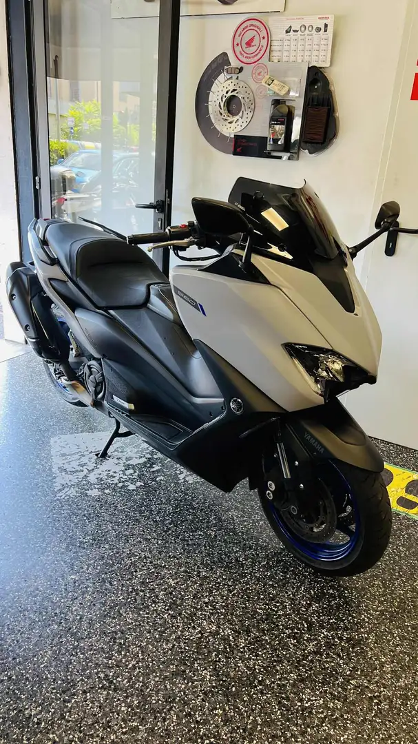 Yamaha TMAX 560 12 MESI GARANZIA GOMMATO 80% Grigio - 1