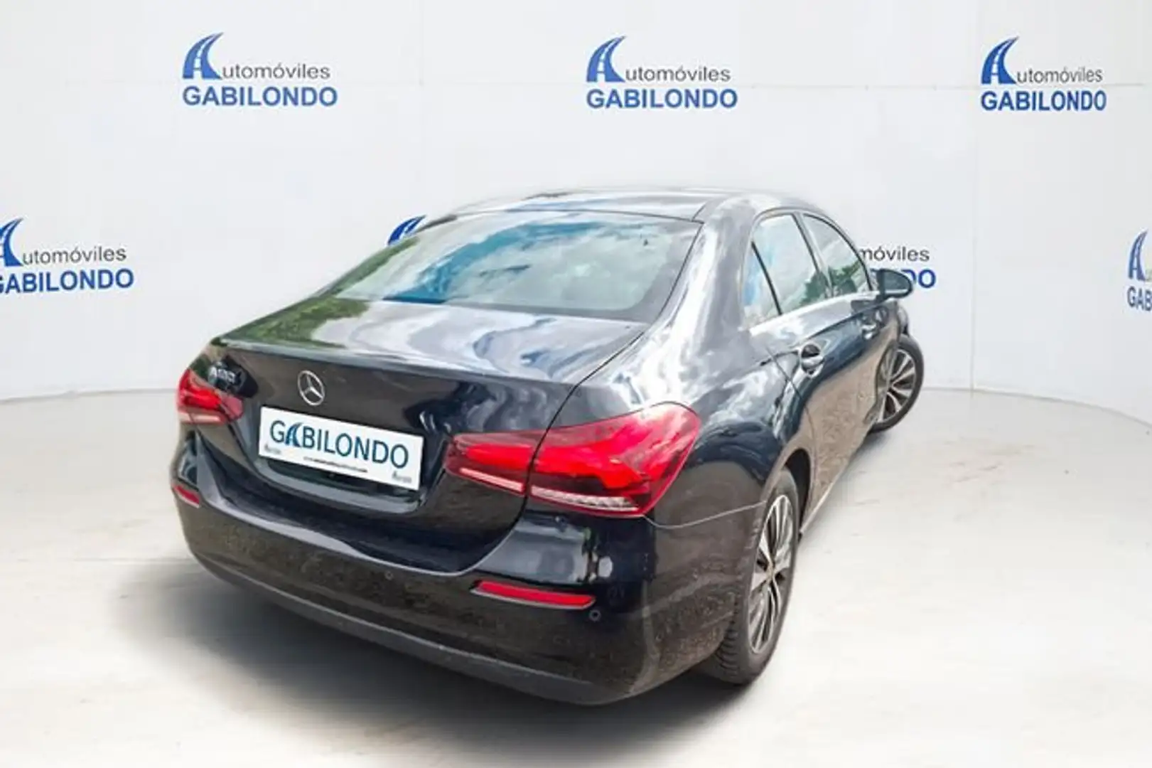 Mercedes-Benz A 180 Sedán Negro - 2