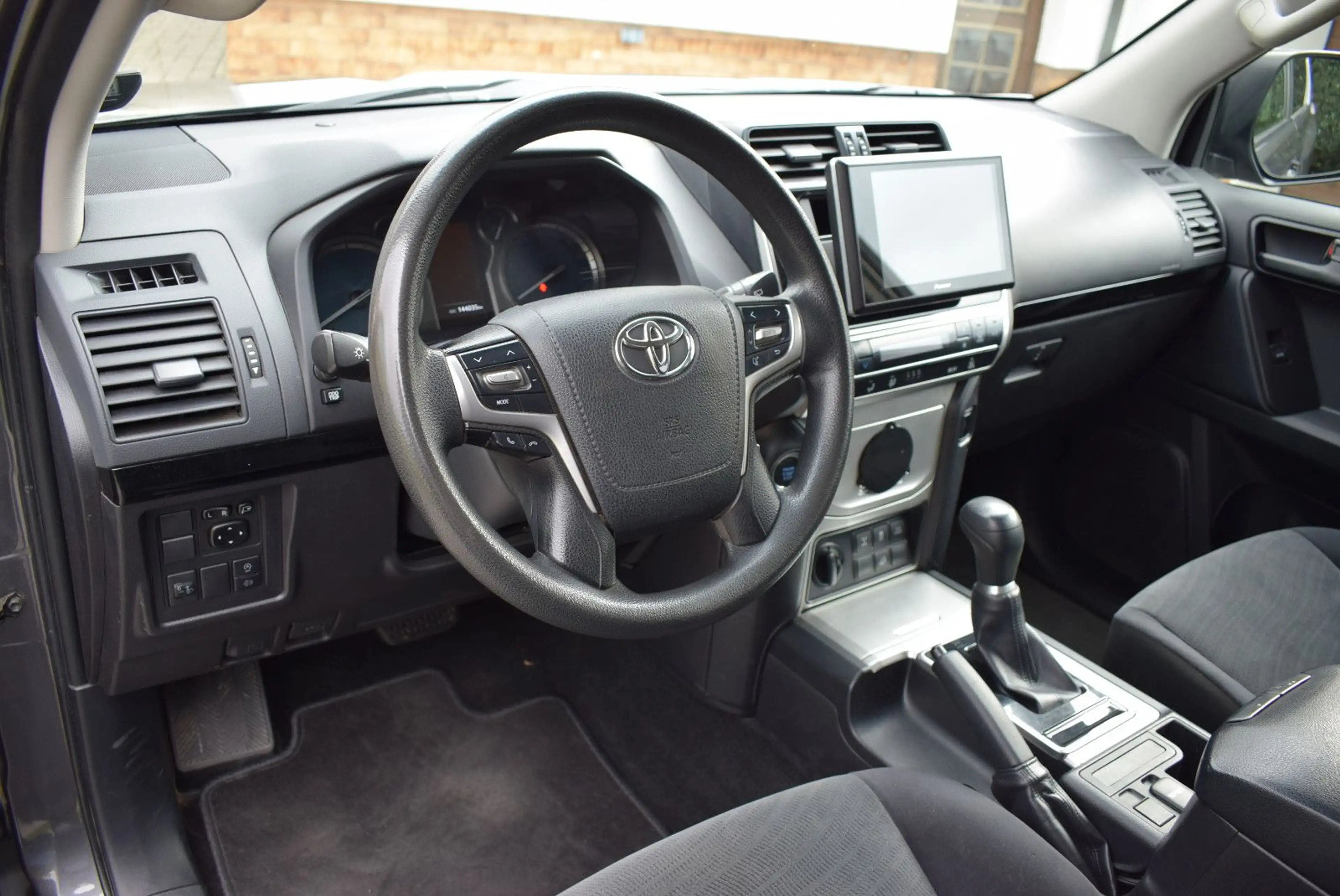 Toyota Land Cruiser / AHK / SH GEPFLEGT — photo 10
