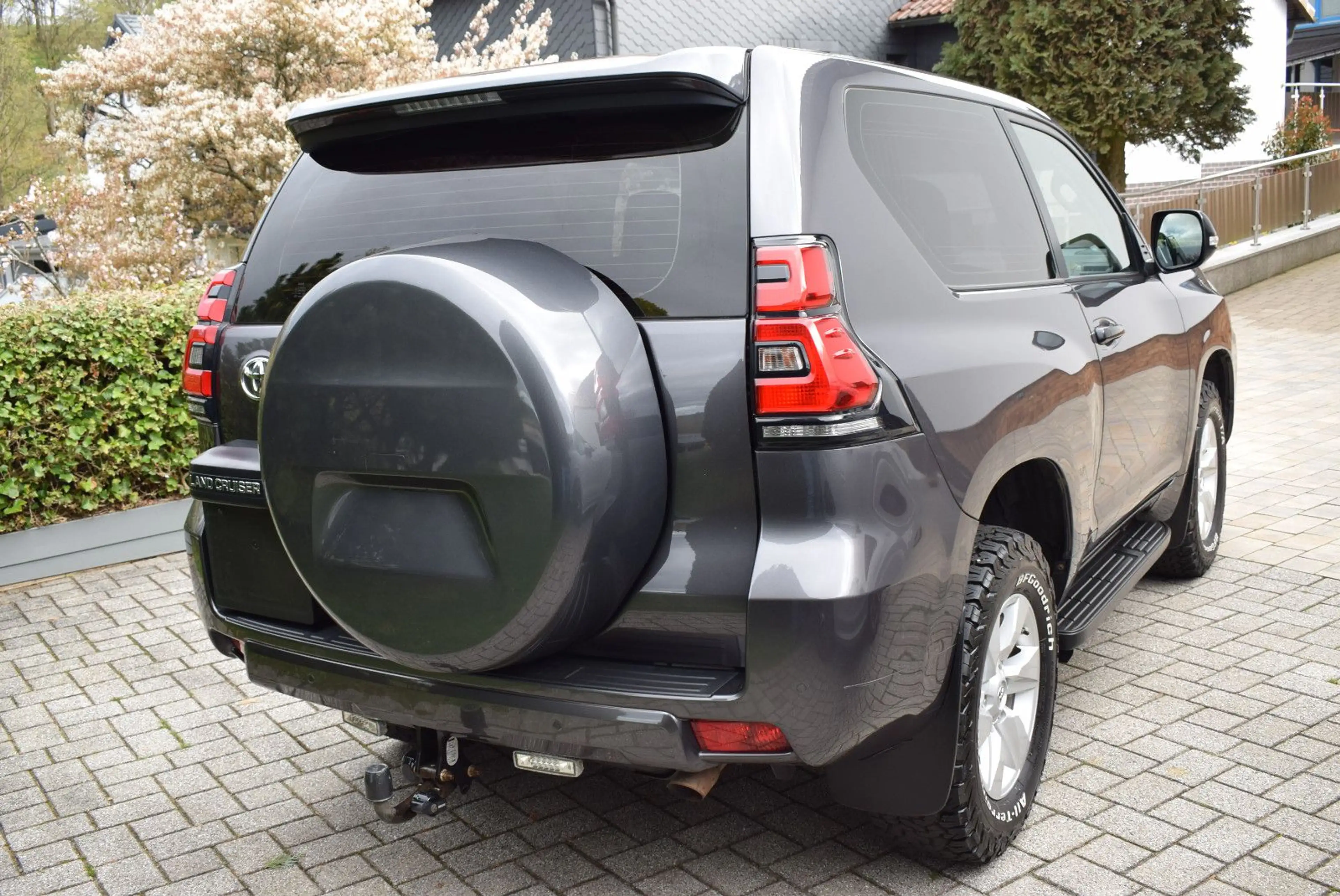 Toyota Land Cruiser / AHK / SH GEPFLEGT — photo 4