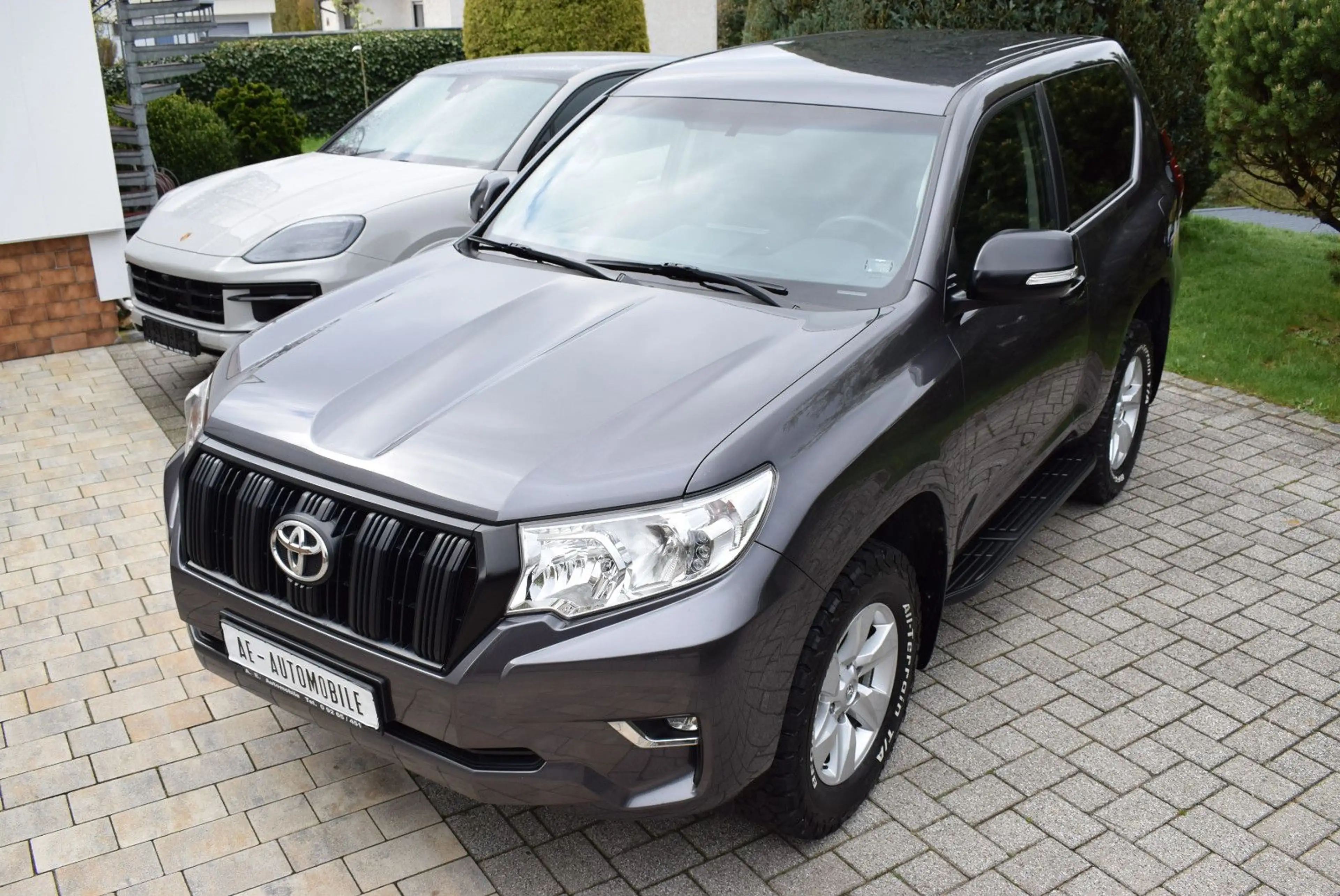 Toyota Land Cruiser / AHK / SH GEPFLEGT — photo 2