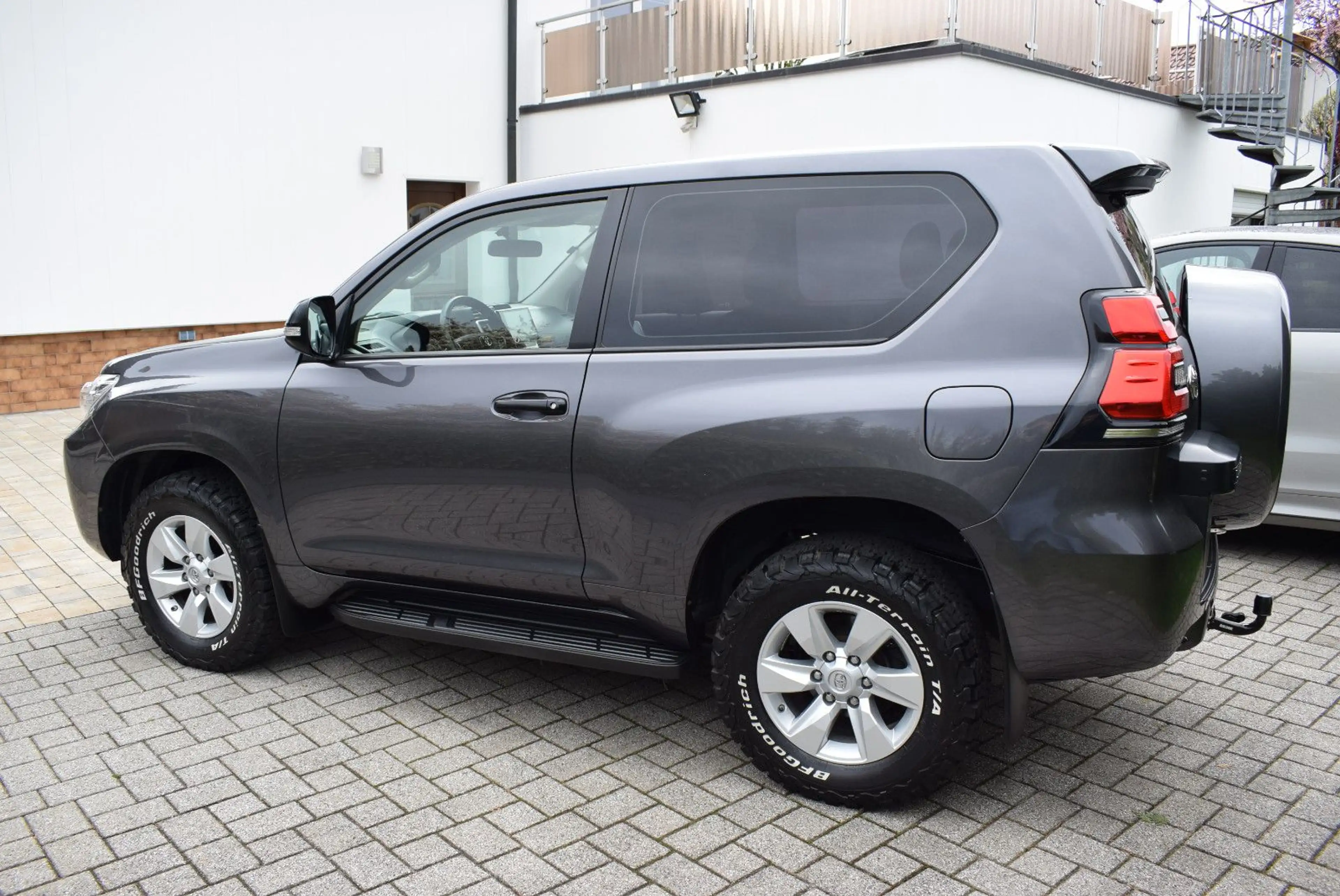 Toyota Land Cruiser / AHK / SH GEPFLEGT — photo 3