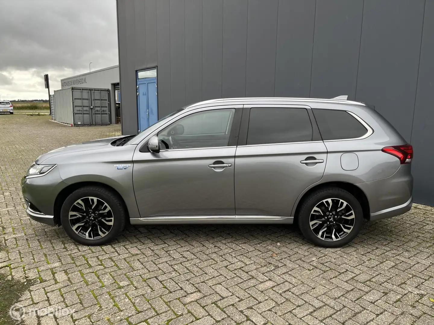 Mitsubishi Outlander 2.0 PHEV Prestige Gris - 2