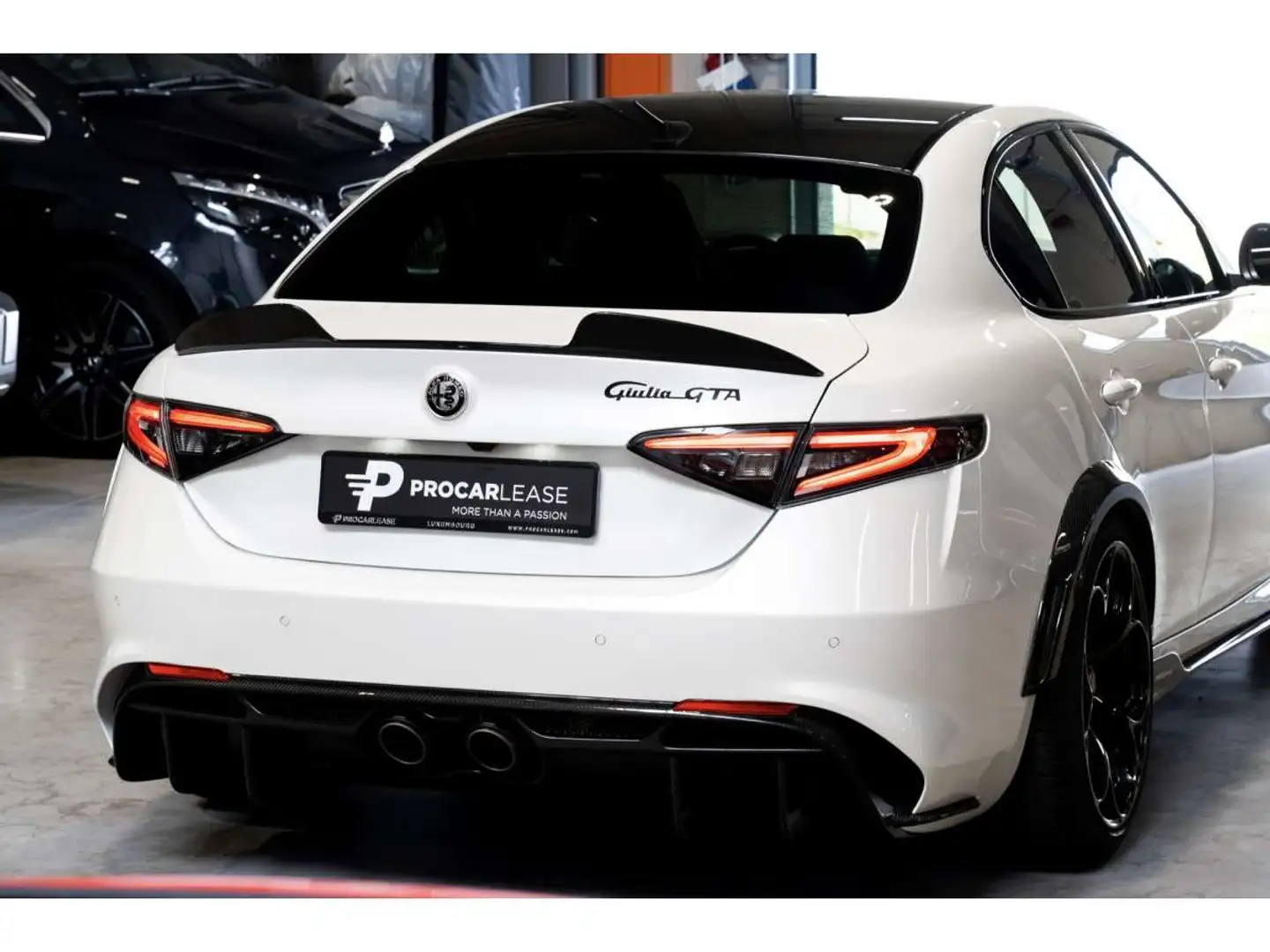 Alfa Romeo Giulia Quadrifoglio GTA 2.9 V6 AT /5 SEATS /VOLL CARBON/ Wit - 2