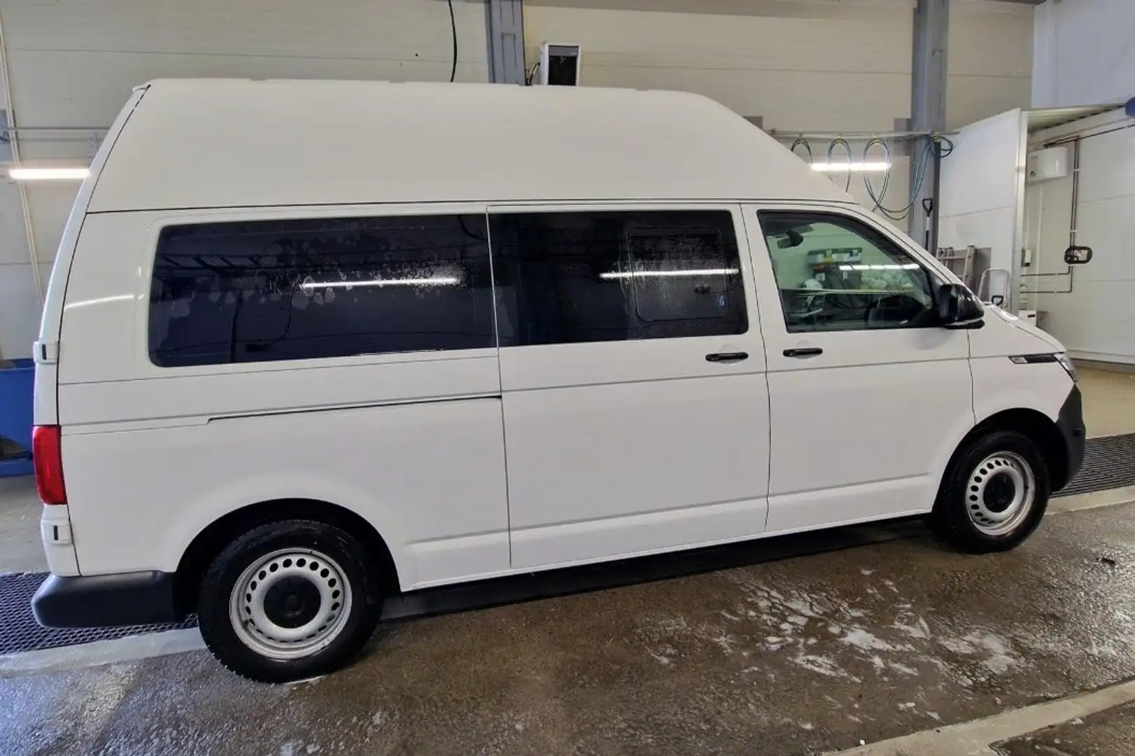 Volkswagen T6 Kombi Behindertengerechter VW mit Auffahrrampe Bílá - 1