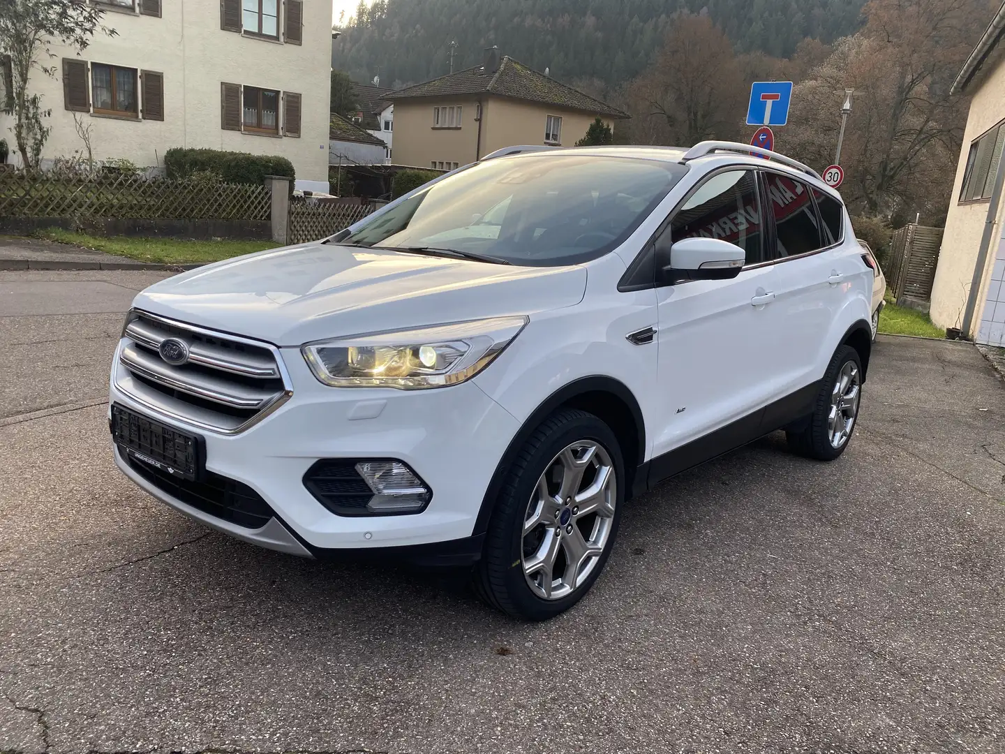 Ford Kuga Kuga Titanium 2.0 TDCI 4x4*AHK*Xenon*Navi*Kamera Weiß - 1