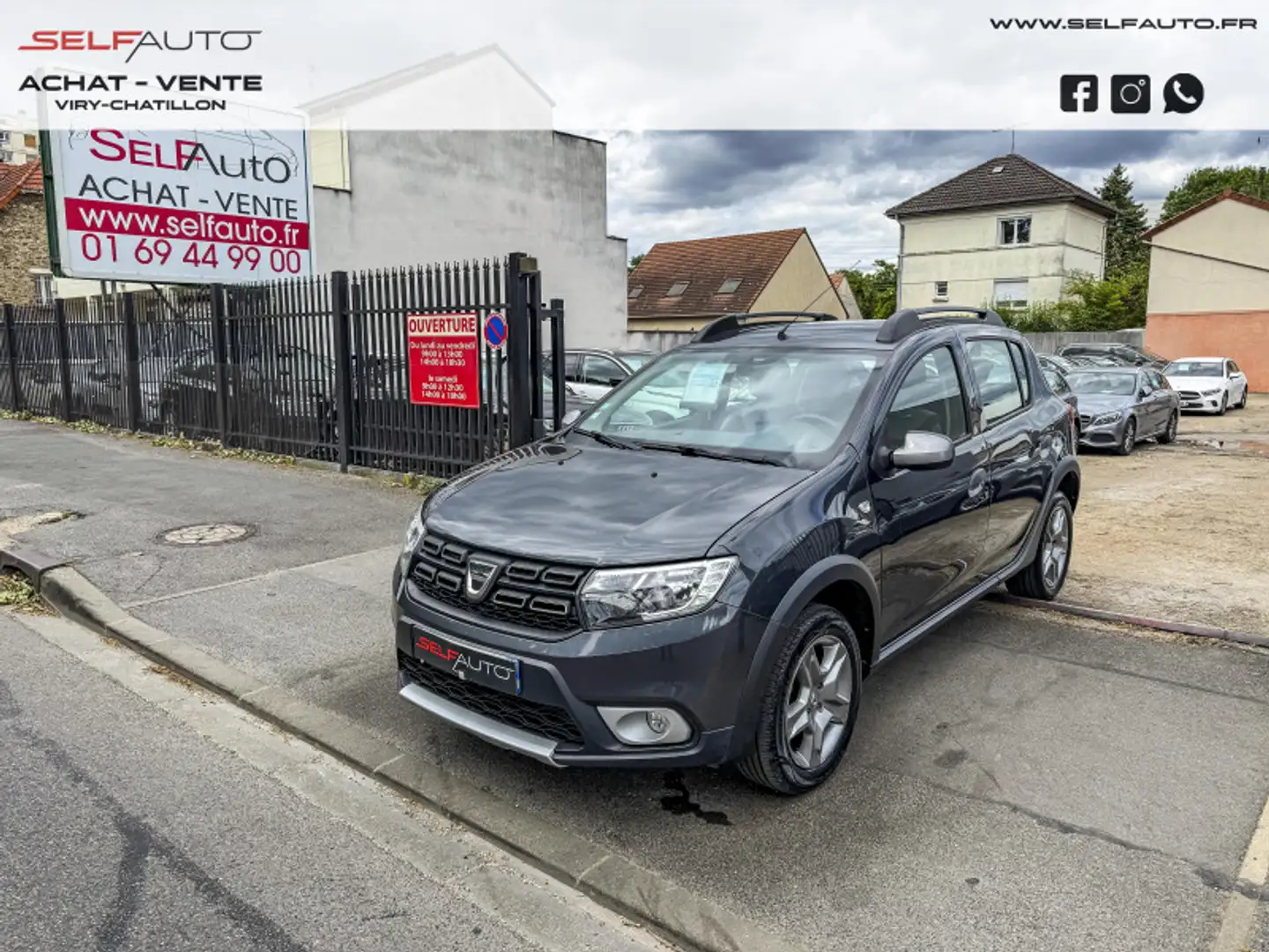 Dacia Sandero 0.9 TCE 90CH STEPWAY Gris - 1