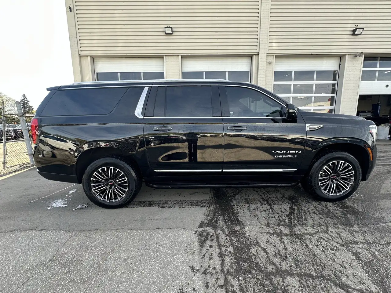 GMC Yukon снимка GMC Yukon