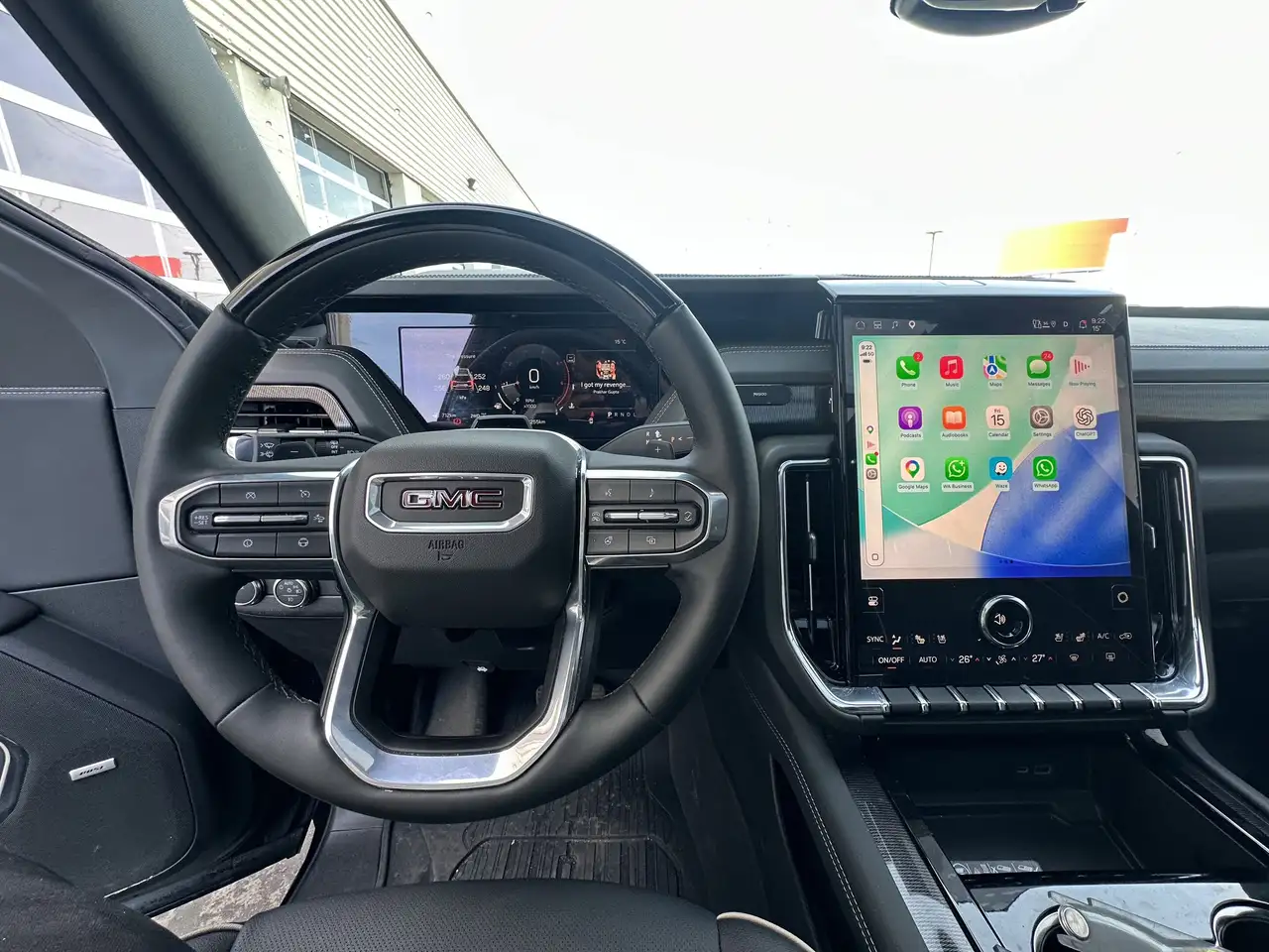 GMC Yukon снимка GMC Yukon