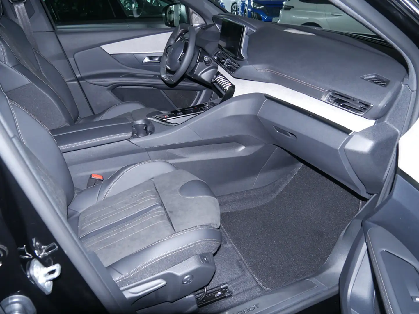Peugeot 3008 GT HYBRID4 300 ACC AKTIVSITZE LED PANO Schwarz - 2