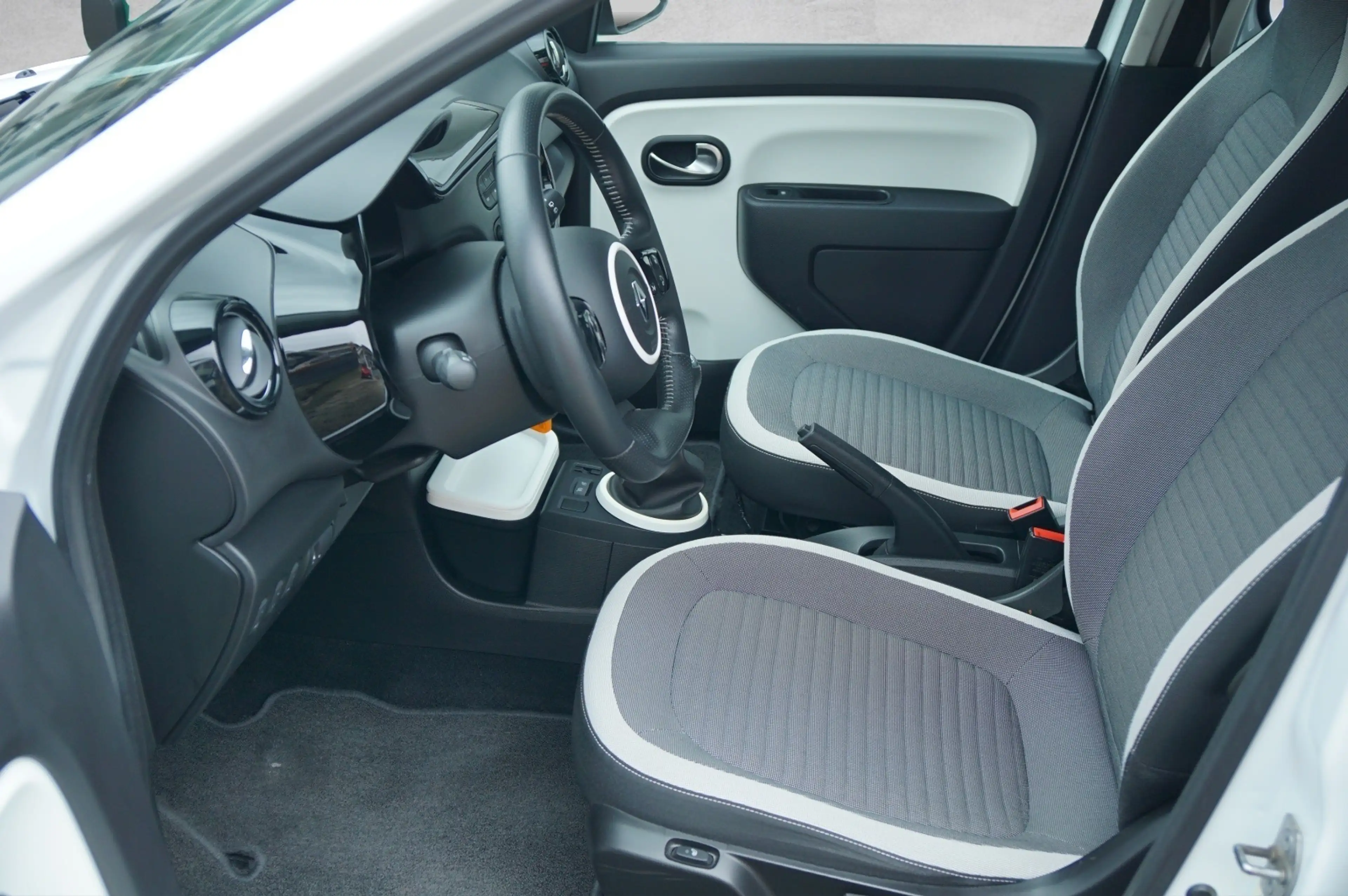 Renault Twingo 1.0 SCe Luxe Faltdach, Sitzheizung, WKR — photo 10