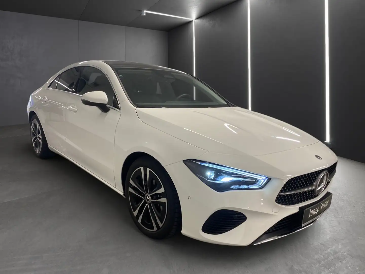 Mercedes-Benz CLA 180 Progressive*Pano*AHK*Kamera*LED*CarPlay* Wit - 2