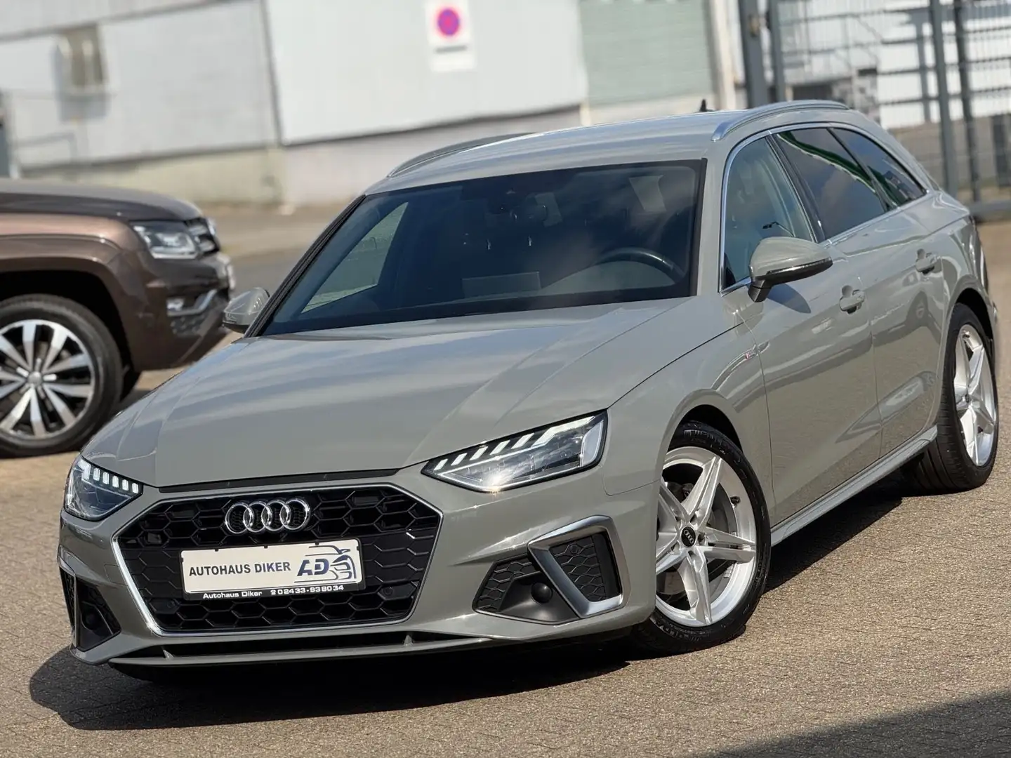 Audi A4 Avant 35 TDI S line Gris - 1