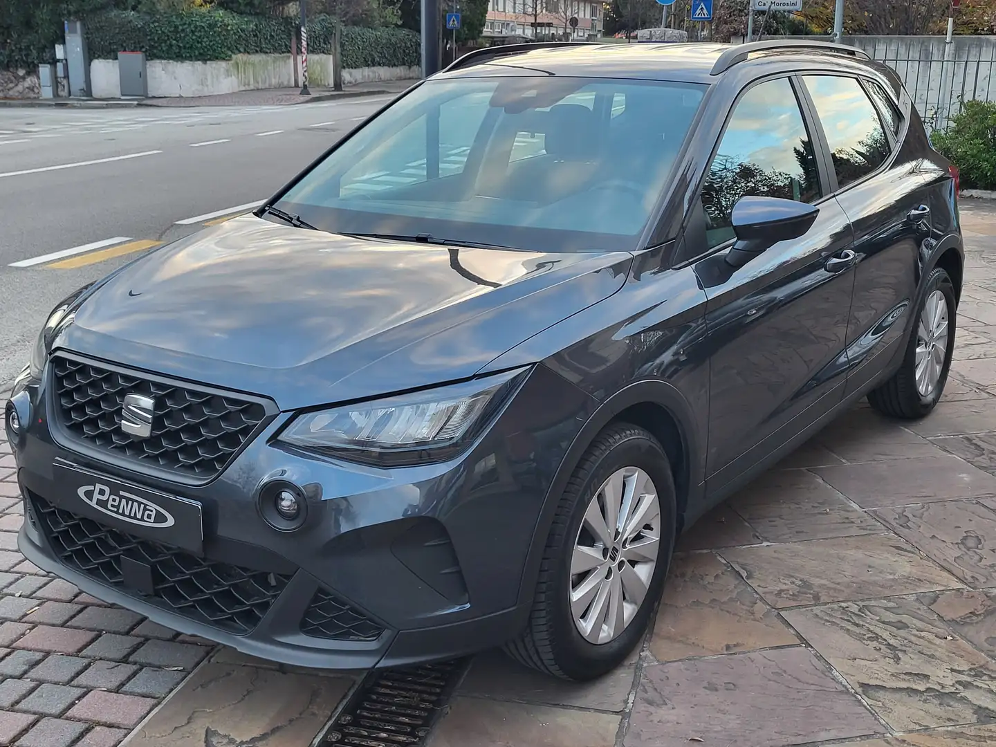 SEAT Arona 1.0 TGI Style Grigio - 2