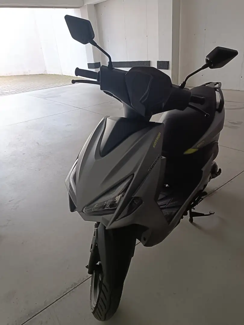 Motron Brezzy 50 Gris - 1