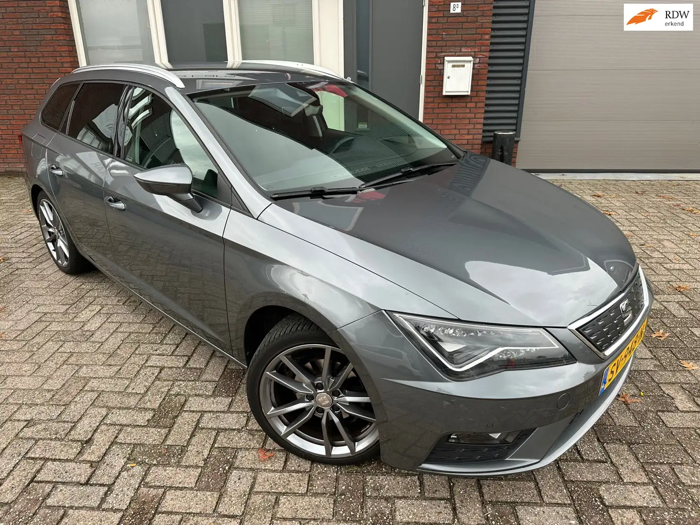SEAT Leon ST 1.0 EcoTSI Style Business Intense / Navi / PDC Grigio - 1