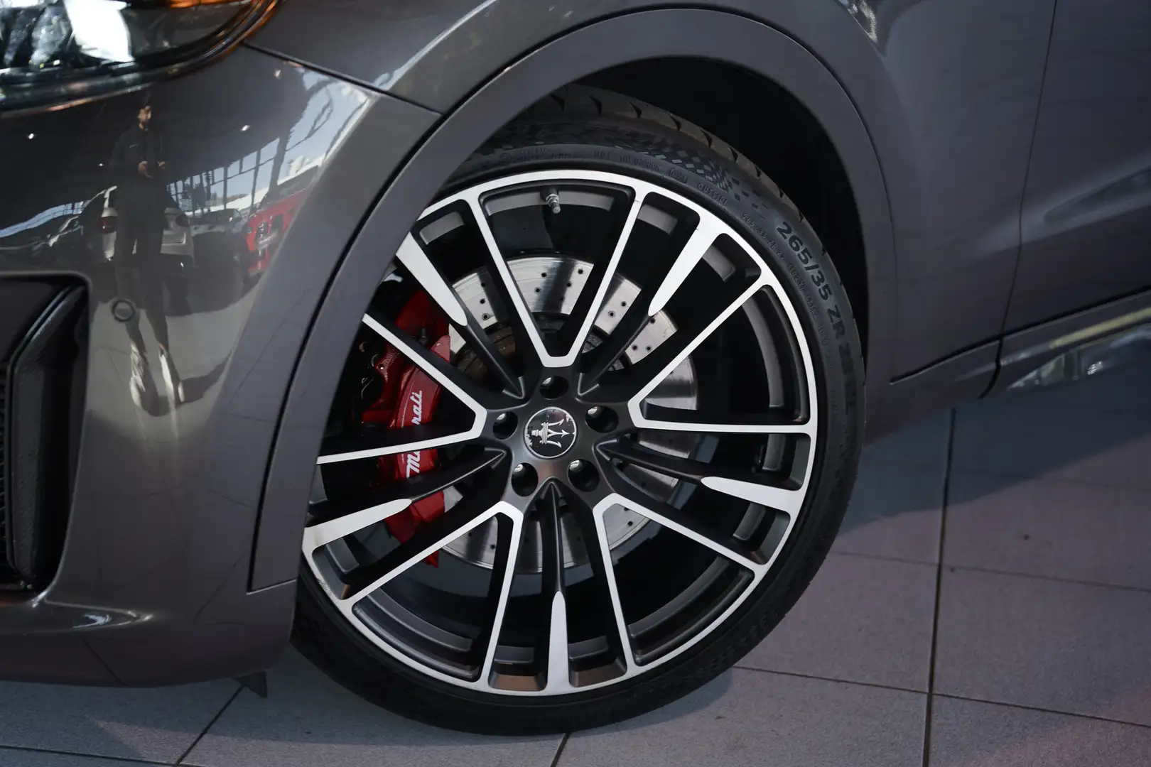 Maserati Levante Trofeo V8 *22 *Pano *LUFT *B&W *Carbon Gris - 2