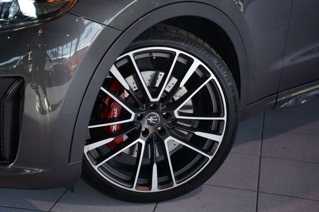 Maserati Levante Trofeo V8 *22 *Pano *LUFT *B&W *Carbon