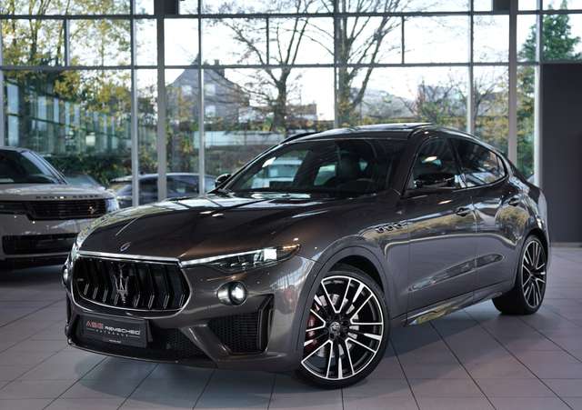 Imagine Maserati Levante Trofeo V8 *22 *Pano *LUFT *B&W *Carbon
