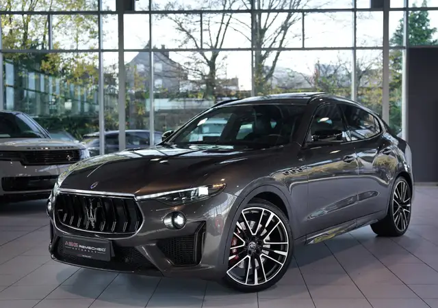 Maserati Levante Trofeo V8 *22 *Pano *LUFT *B&W *Carbon