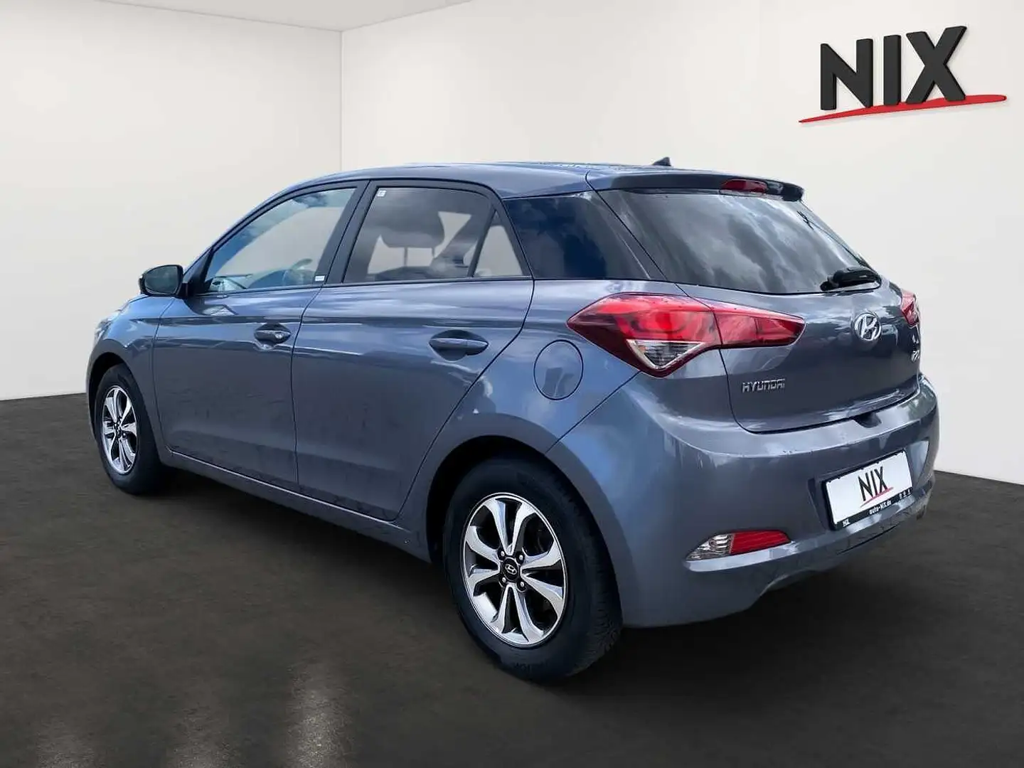Hyundai i20 1.2 Passion BLUETOOTH Gris - 2