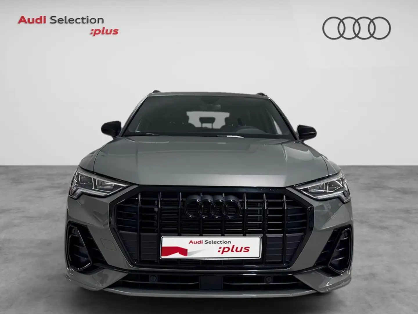 Audi Q3 35 TFSI Black line S tronic Grijs - 2