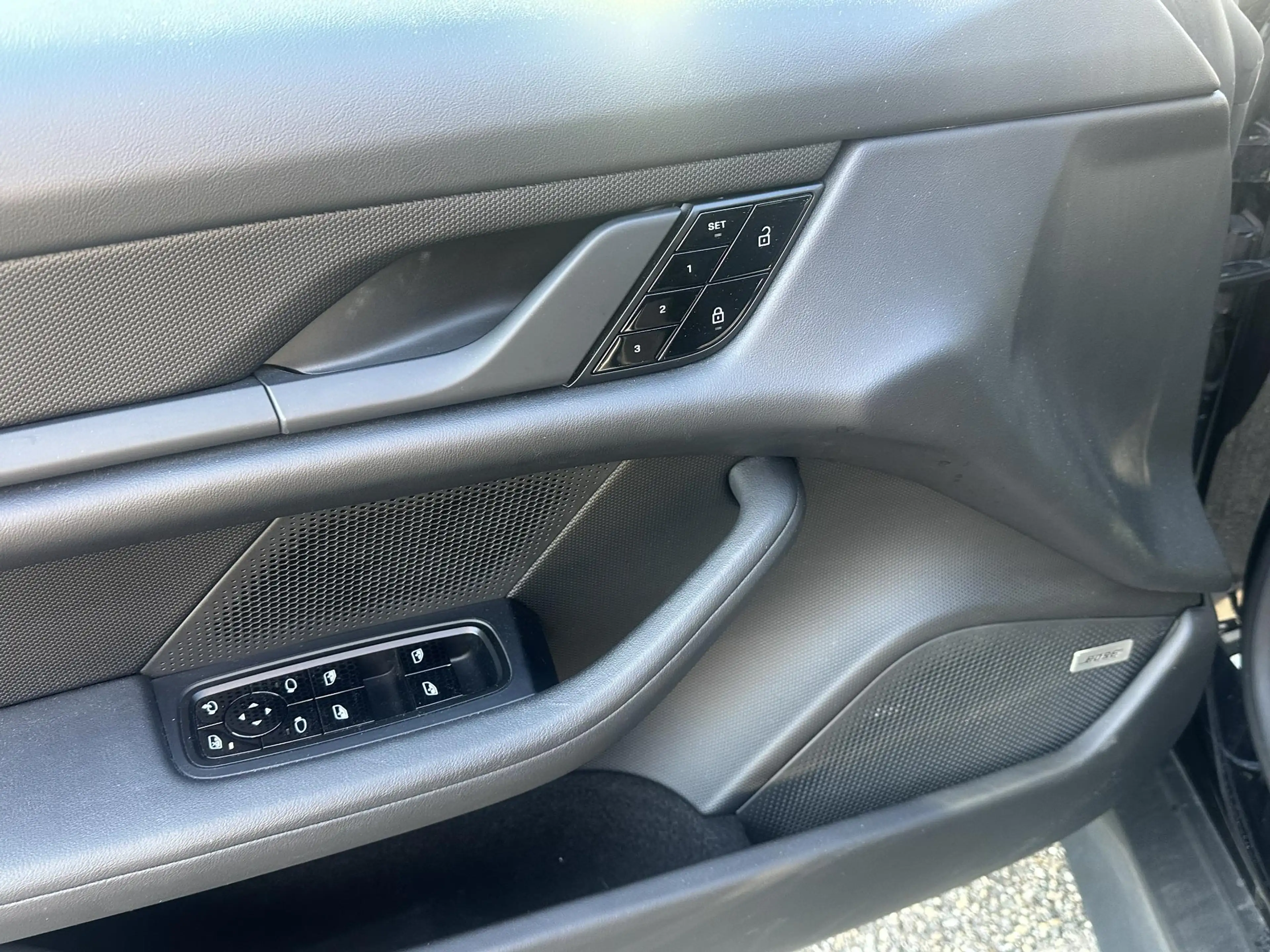 Porsche Taycan 79 kWh SOH 92% | MEM. SEAT | BOSE BOXEN | PANO | S — photo 7