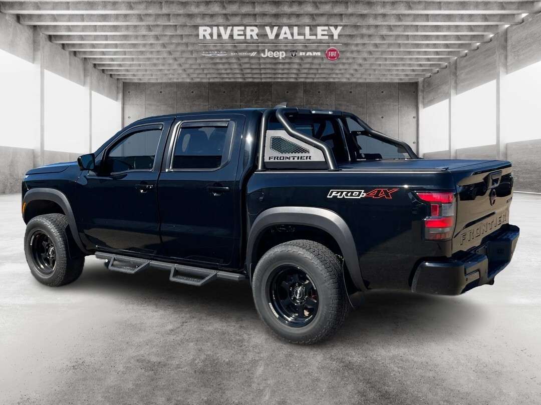 2023 Nissan Frontier Crew Cab PRO-4X Standard Bed 4x4 — снимка 1