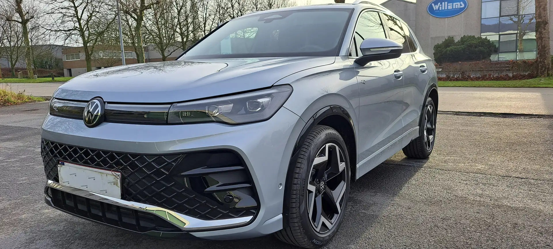 Volkswagen Tiguan 1.5 eTSI. DSG/Bussines.Prof/leder mass trekh Zilver - 2