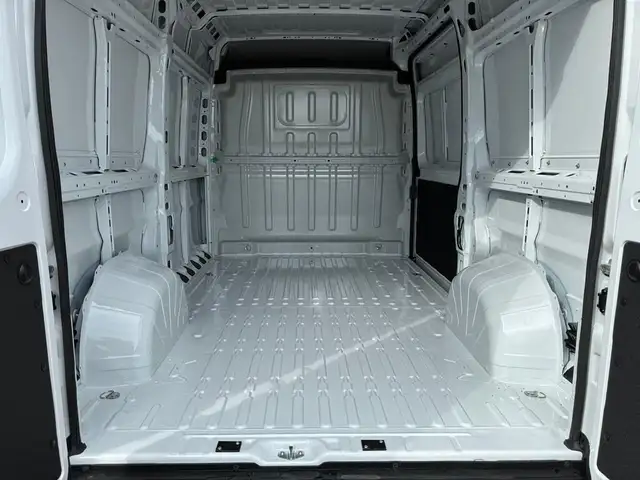 Peugeot Boxer view 9