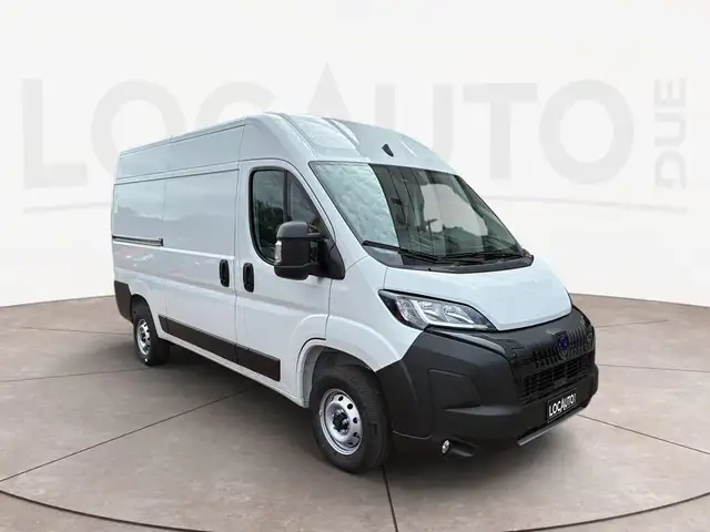 Peugeot Boxer view 3