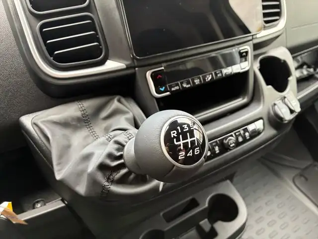 Peugeot Boxer view 11