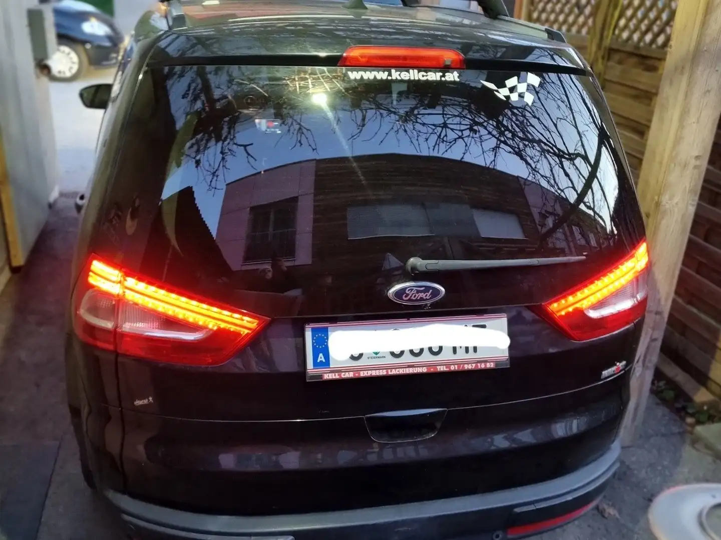 Ford Galaxy Titanium 2,2 TDCi DPF Aut. Schwarz - 2