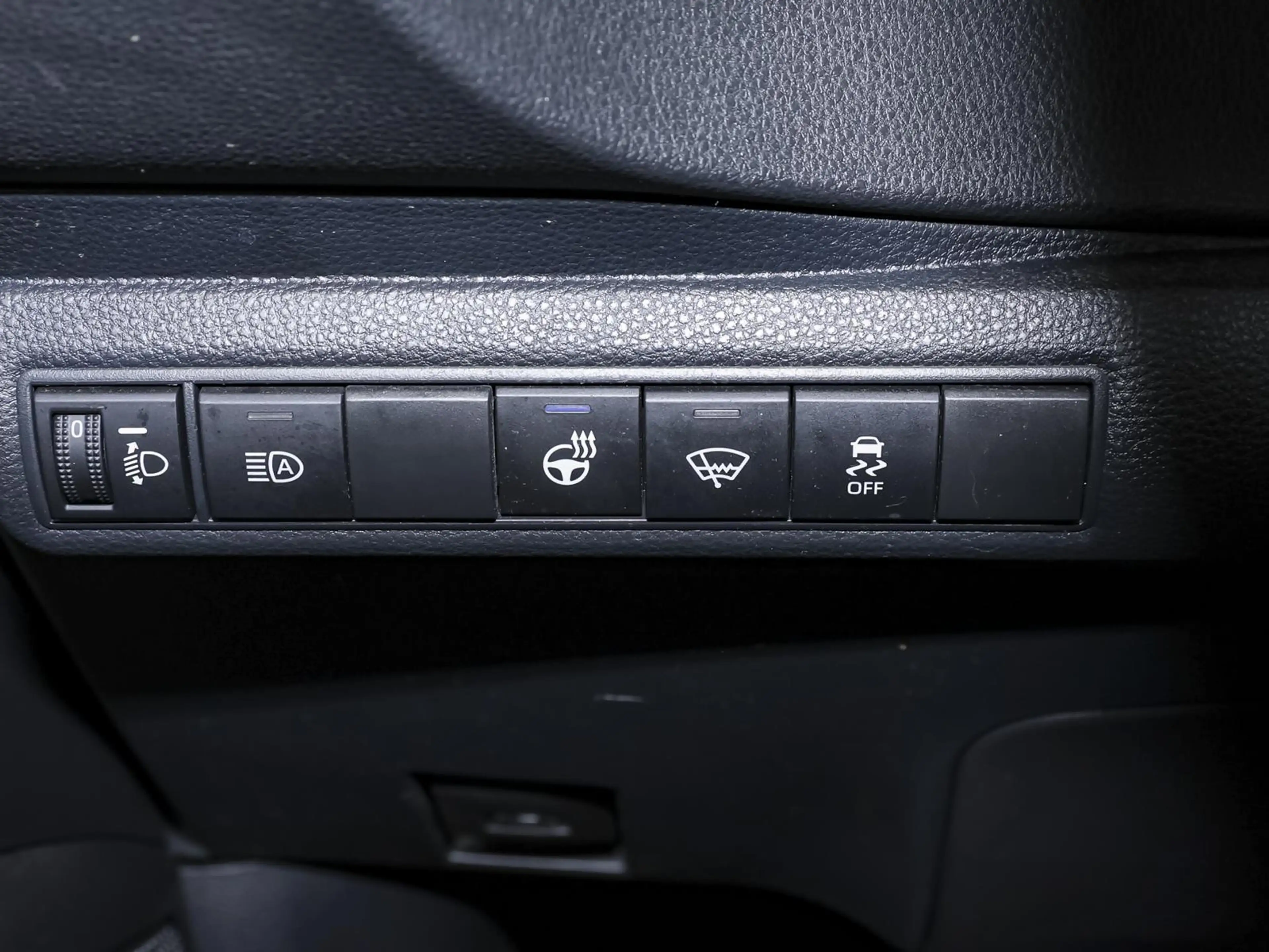 Toyota Corolla 1.8 Hybrid Comfort  KLIMA Carplay ACC Kamera — photo 11
