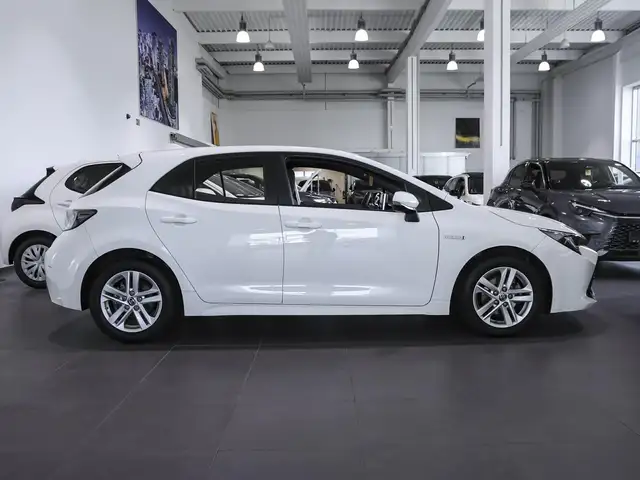 Toyota Corolla view 3