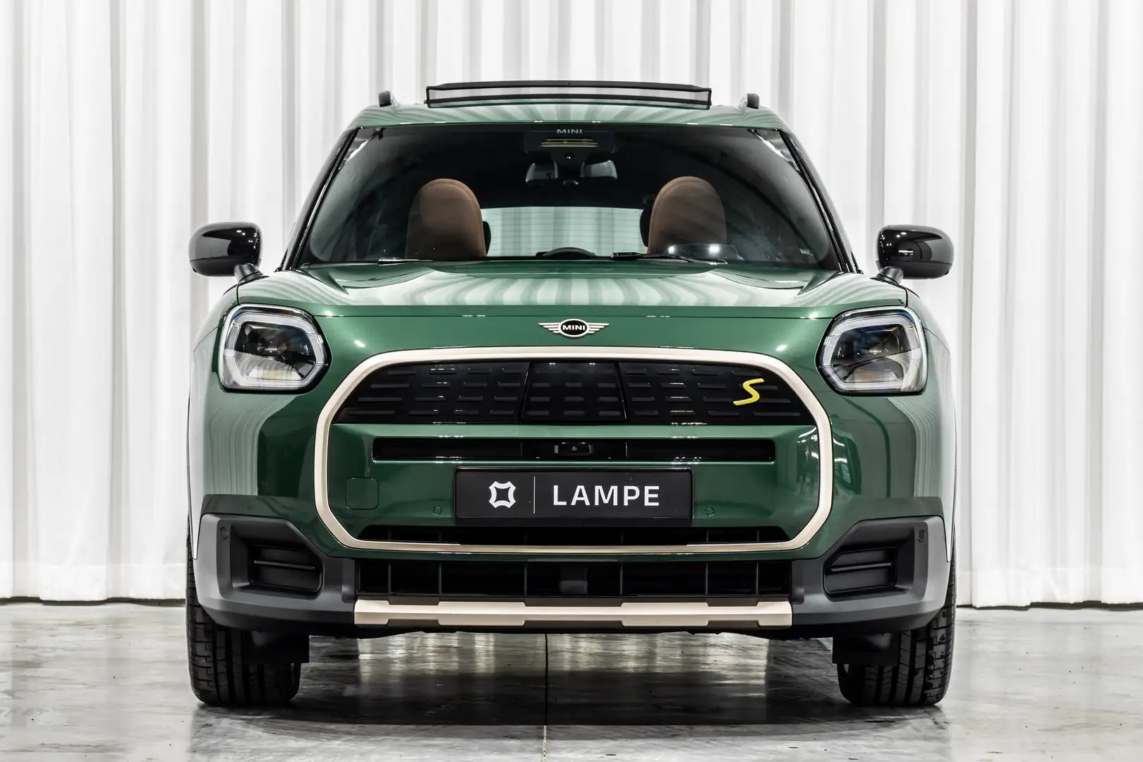 MINI Countryman SE All4 Favoured Trim Pano Trekh Harman Kardon Keyless HUD Vert - 2