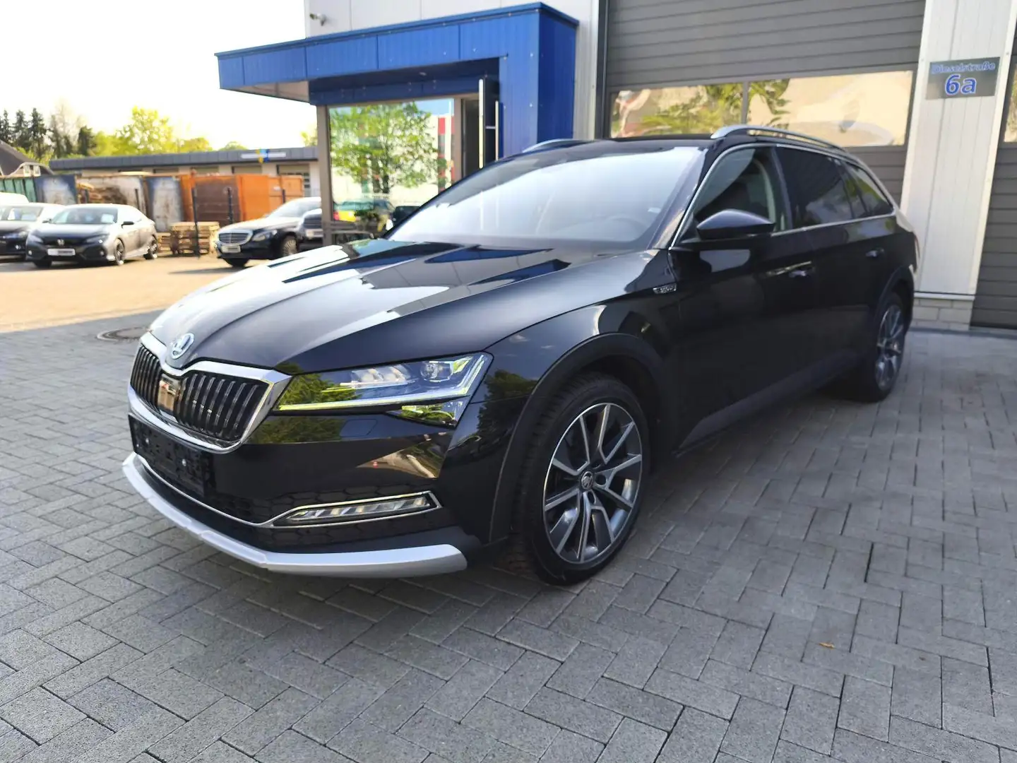 Skoda Superb Combi 4x4 Scout LED/AHK/Kam/VirCo/ACC/Navi Negro - 1