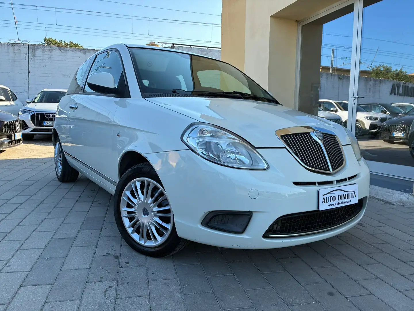 Lancia Ypsilon Ypsilon 1.2 8v Elle 69cv Bianco - 1