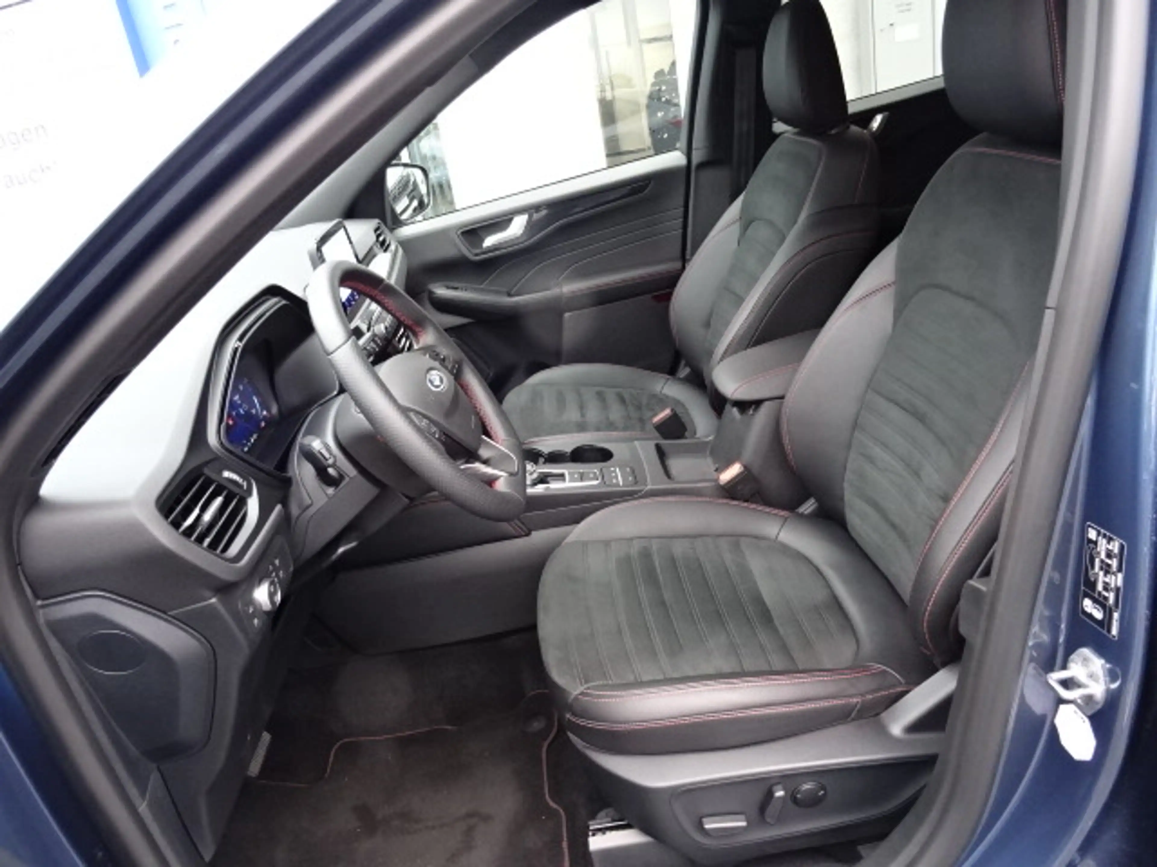 Ford Kuga 2.5 Plug-In Hybrid ST-Line X — photo 6