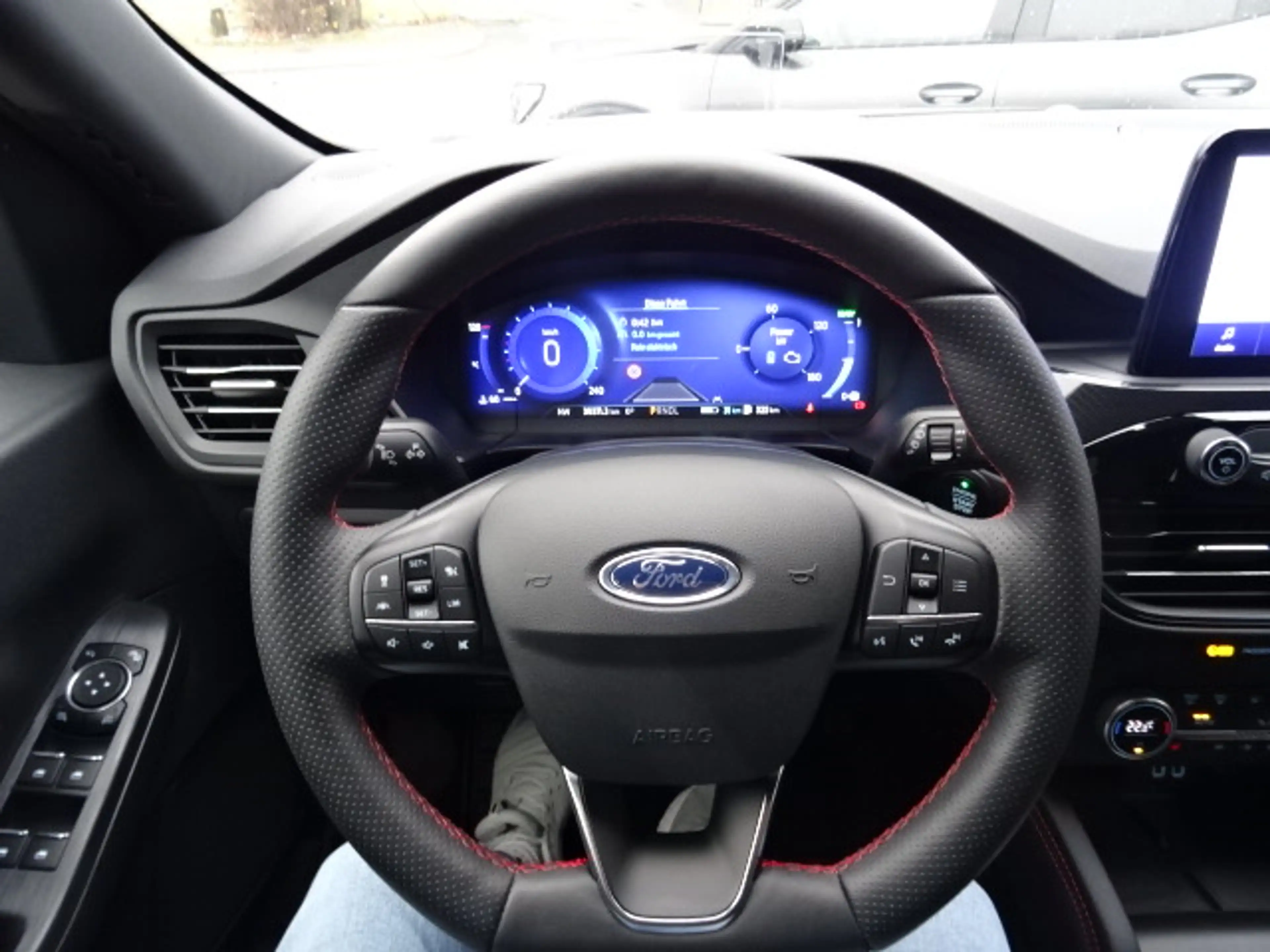 Ford Kuga 2.5 Plug-In Hybrid ST-Line X — photo 15