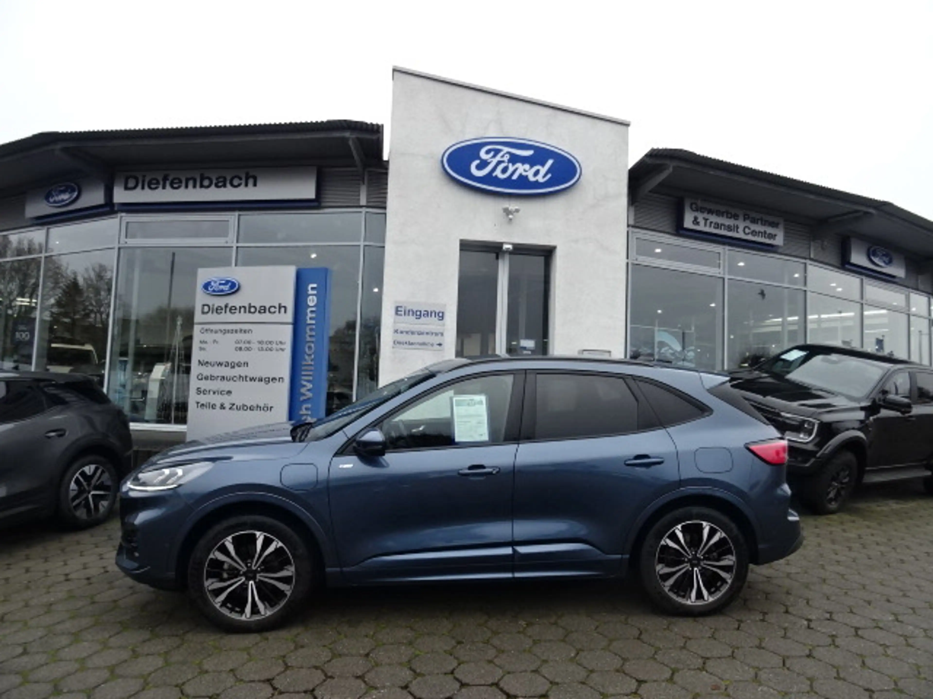 Ford Kuga 2.5 Plug-In Hybrid ST-Line X — photo 2