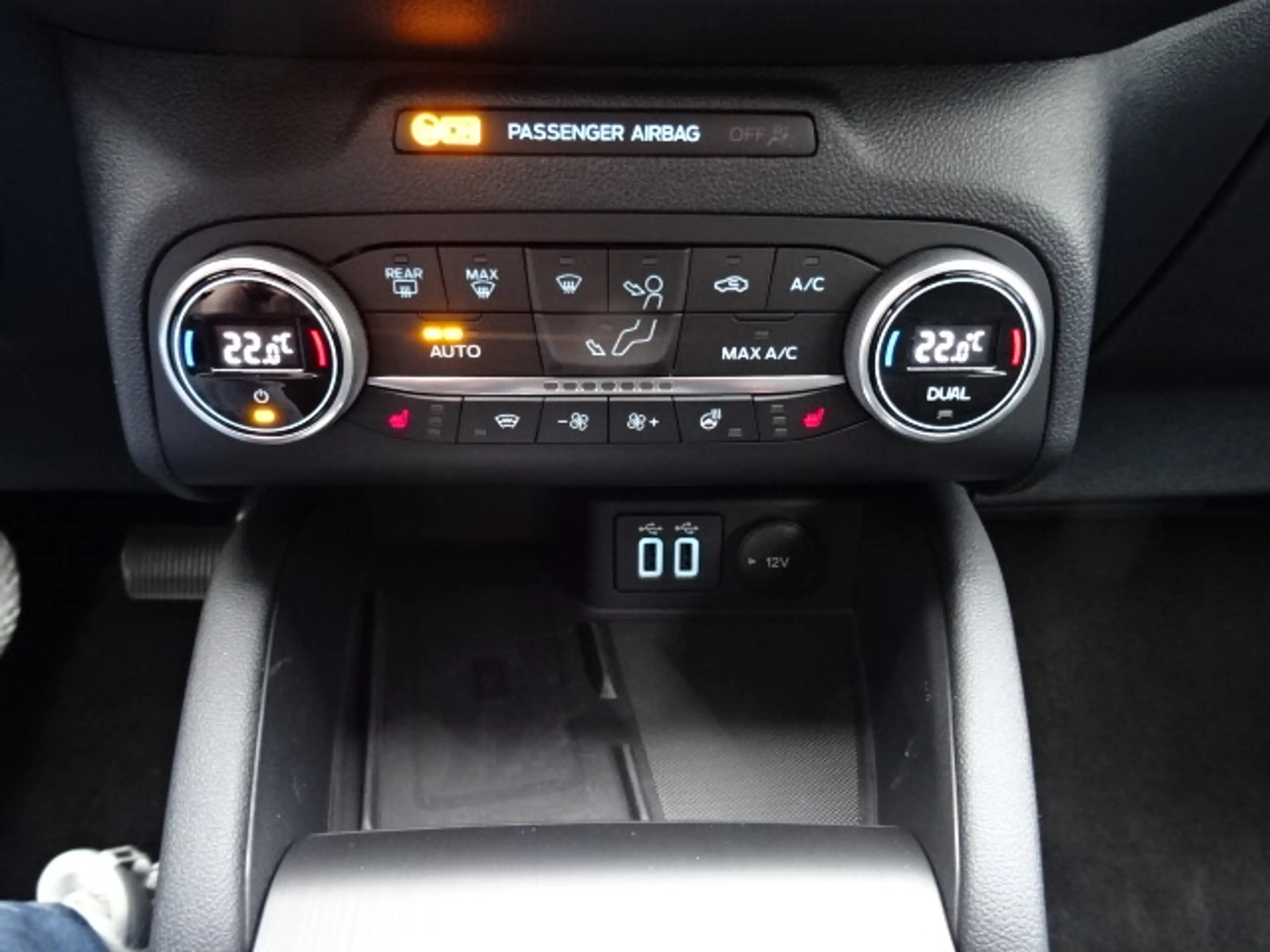 Ford Kuga 2.5 Plug-In Hybrid ST-Line X — photo 11