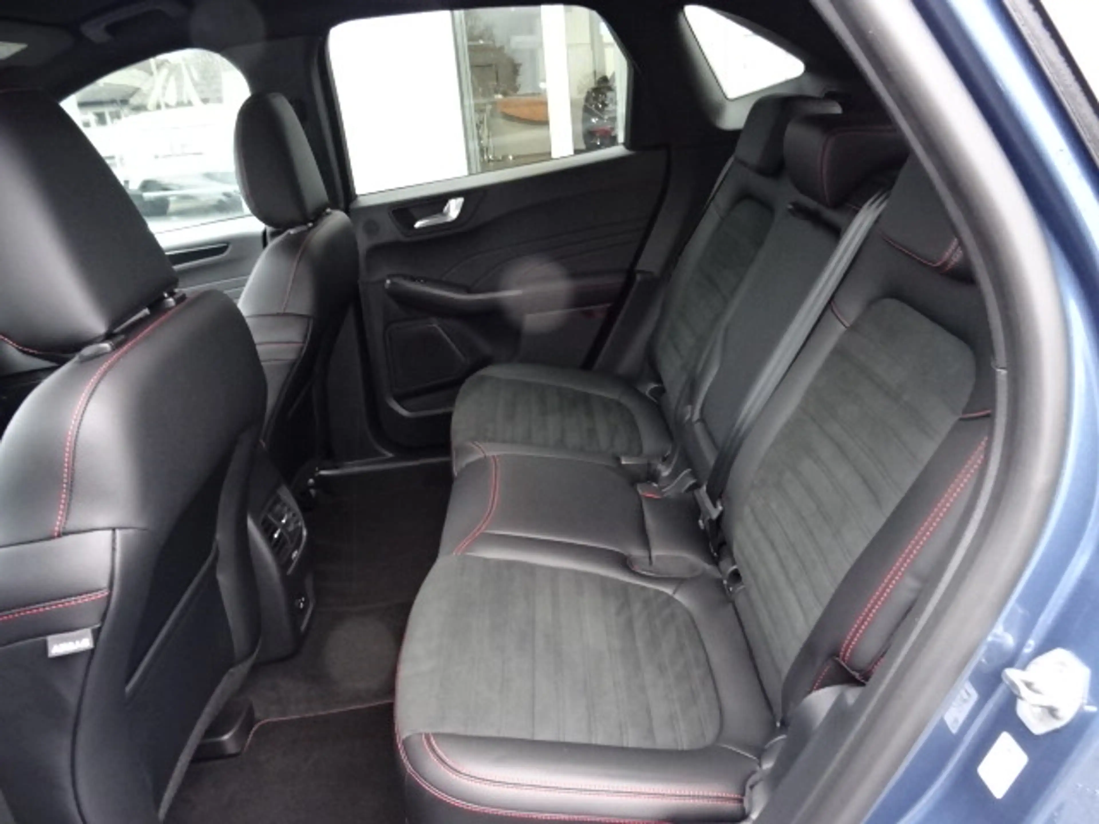 Ford Kuga 2.5 Plug-In Hybrid ST-Line X — photo 7